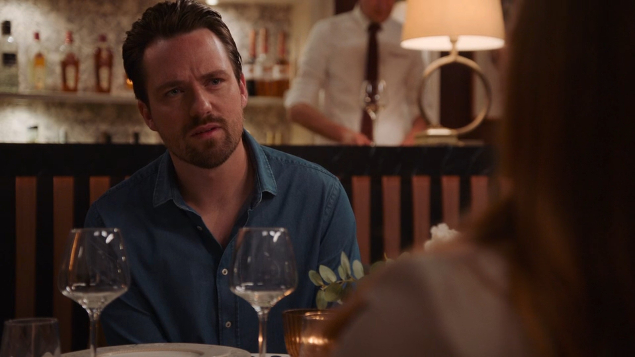 Haakon geeft Shanti een flirterige peptalk